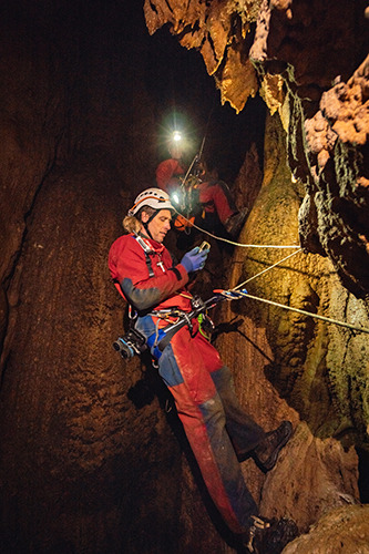 Brač, Chorvatsko, Padesátka, Radek si hraje s vysílačkou foto (c) Mejla Dvořáček
