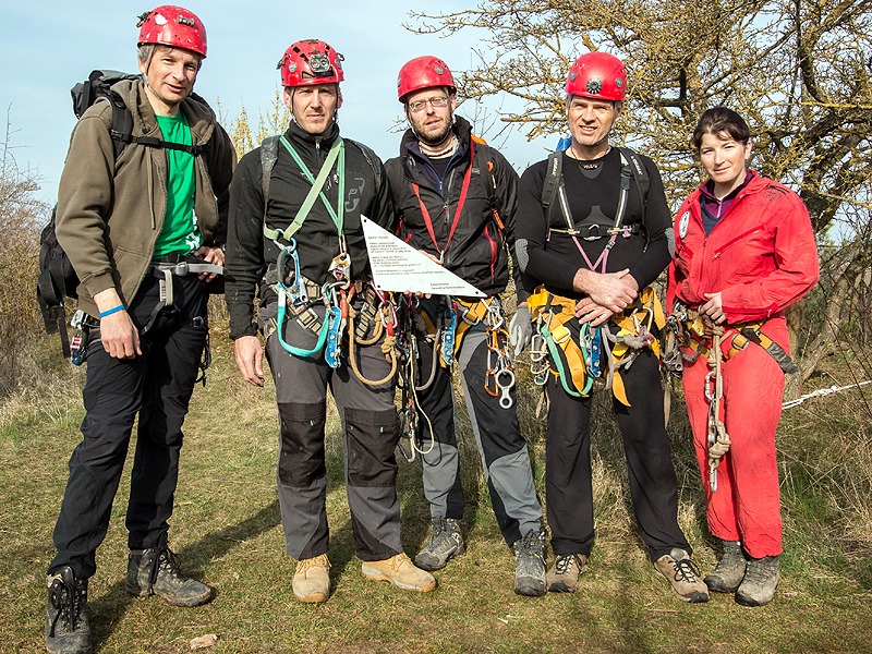 Delegace instalatérů: zleva Libor Daniš (Trango), Mirek Manhart (Speleoaquanaut), Knak a Ondra Jäger (Geospeleos), Fotodokumentaristka: Helena Vysoká foto © Tomáš Sládek