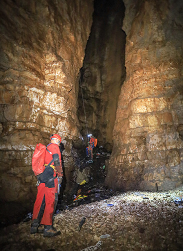 Interiery jeskyně jsou gigantické foto (c) Speleoaquanaut