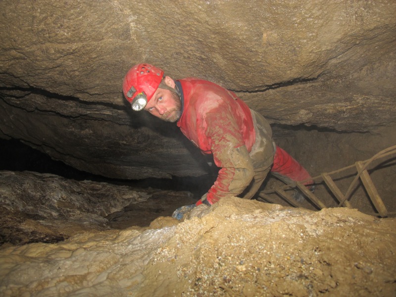 Náš hlavní průvodce po Pustej jeskyni, slovenský ostřílený jeskyňář Milan (foto: Jan Kokavec) Pustá jeskyně, 3.2.2012