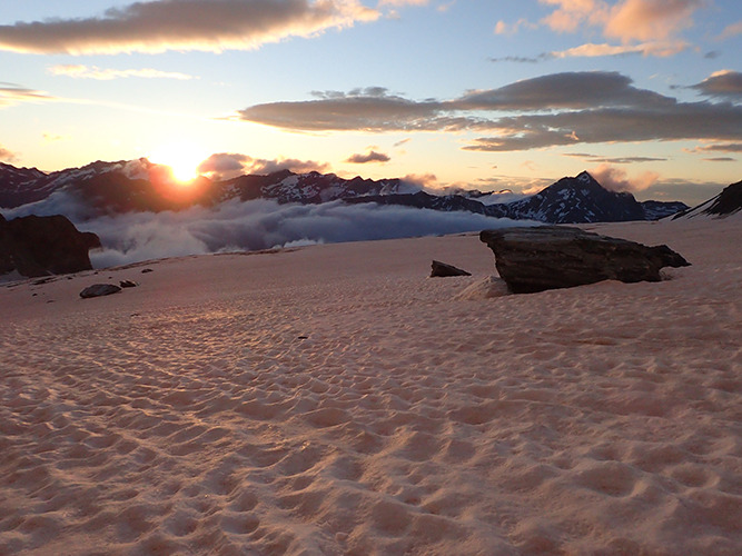 Úchvatný východ slunce, Švýcarsko, Strahlhorn foto (c) Chmel 2020