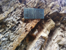 Bronzová tabule s podrobnostmi o geologické lokalitě foto Líza (c) 2019