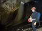 Petr Barák u ledového splazu u vstupu do jeskyně 