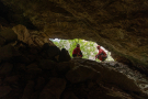 Výhled z Deštivé jeskyně je zhruba v polovině lomové stěnyfoto (c) Mejla Dvořáček