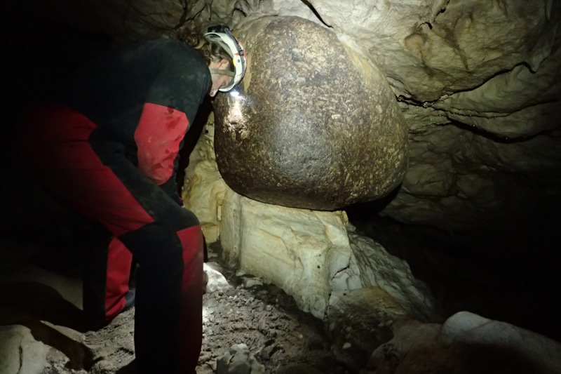 DrKozel se přetlačuje s obřím valounem  foto: Rafa