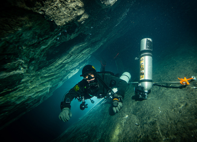 Důl Hraničná, odložený kyslík připravený na dekompresi v -6 metrech foto (c) MejlaD