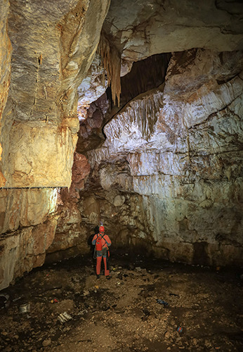 Interiery jeskyně jsou gigantické foto (c) Speleoaquanaut