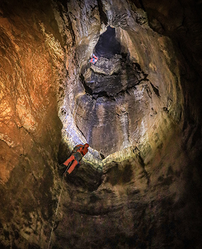 Interiery jeskyně jsou gigantické foto (c) Speleoaquanaut