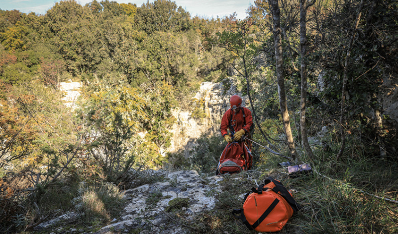 Navštívená propast má na povrchu úctyhodné rozměry, Brač, Chorvatsko foto (c) Speleoaquanaut