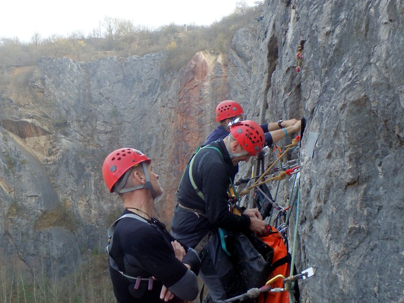 Ondra bedlivě dohlíží na pracující lid foto © Helena Vysoká