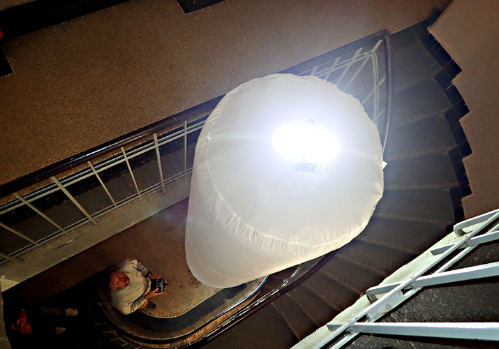 Pro test průzkumného balonu se schodiště činžovního domu osvědčilo foto: DrKozel (c) 2019