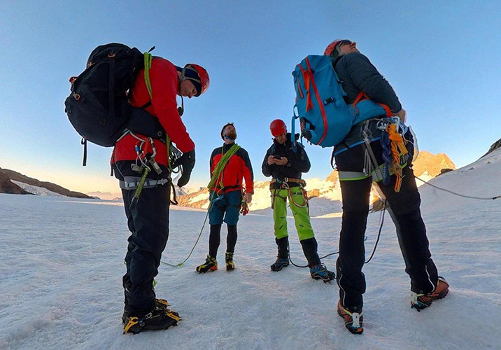 Tým připraven k výstupu na vrchol Mőnch, 4107 m.n.m. foto (c) Kanta 2022