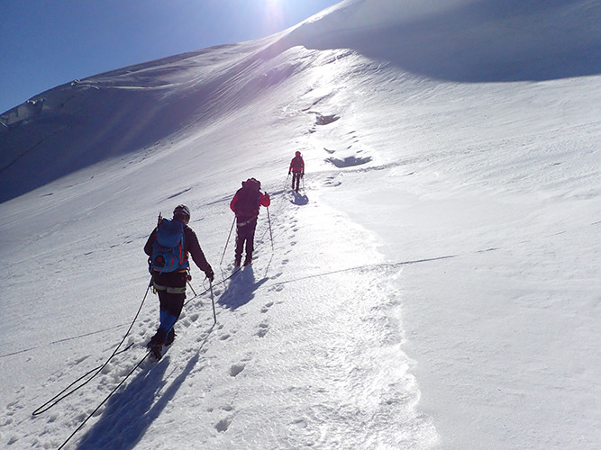 Výstup k vrcholu, Švýcarsko, Strahlhorn... foto (c) Chmel 2020