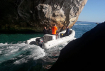 Jeskynní potápěči Mejla, Rafal a Maco jsou náčelníkem odvezeni k jeskyni Bel Torrente foto (c) Dědeček