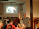 Náčelník Dan prokládá přednášku tancem u tyče foto (c) DrKozel