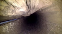 Pohled do zkoumaného jeskynního komínu na Sardinii v Bue Marino foto: Rafa (c) 2018