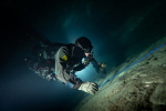 Potápěč s konfigurací sidemount rebreather v dole Hraničná foto (c) MejlaD