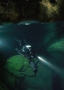 Při objevování pomáhají speleopotápěčům podvodní skútryfoto (c) Mejla
