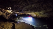 Speleologové bádají a filmují pod vodou v Chýnovské jeskyniLukáš (c) 2021